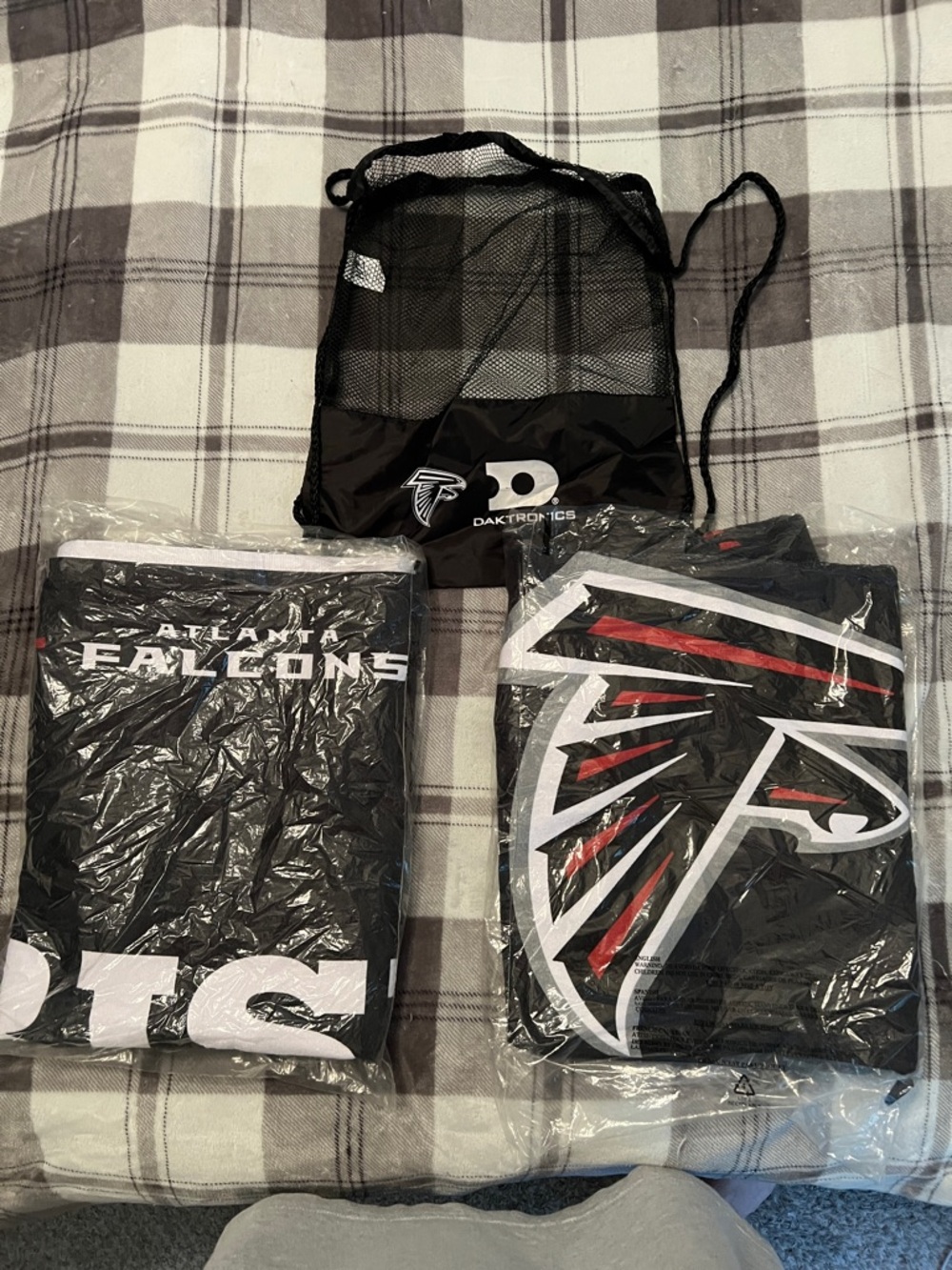 Atlanta Falcons Black Beach Towel - Official Team Logo